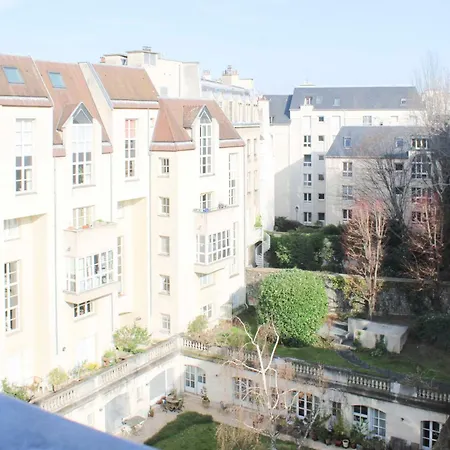 Breathtaking View Over The Rooftops Of París